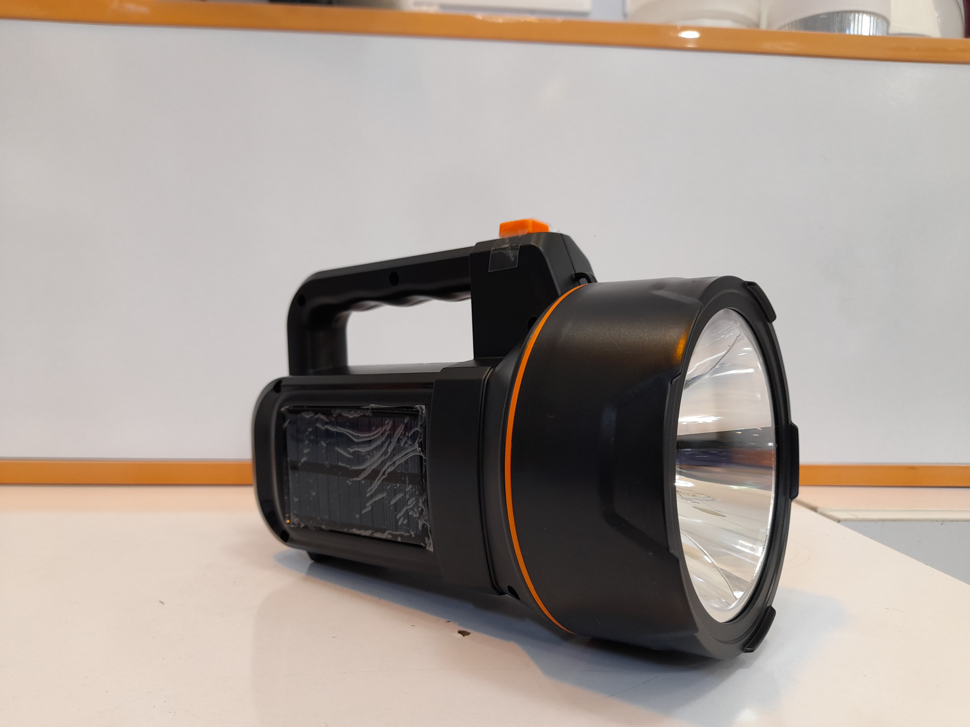 چراغ قوه دستی خورشیدی کامی سیف مدل KM2672T با نور LED مهتابی